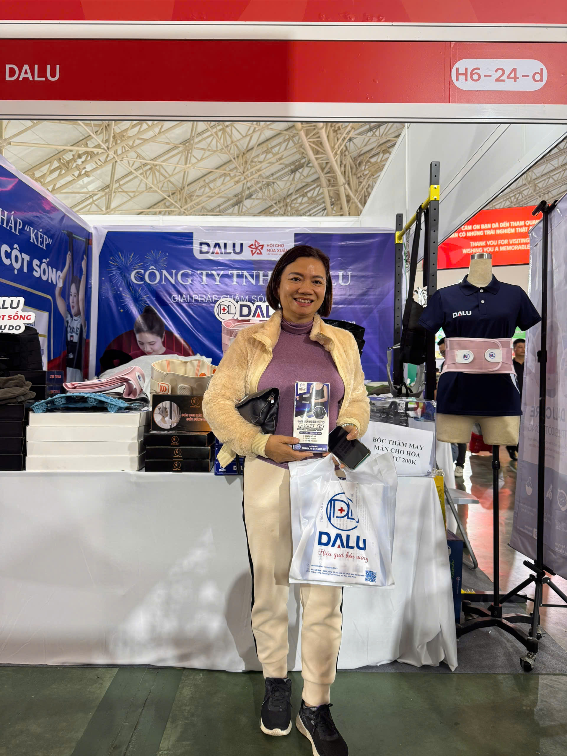 Khách hàng hội chợ